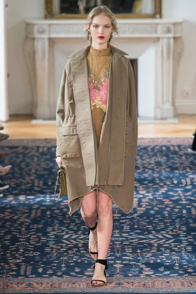 Look 28